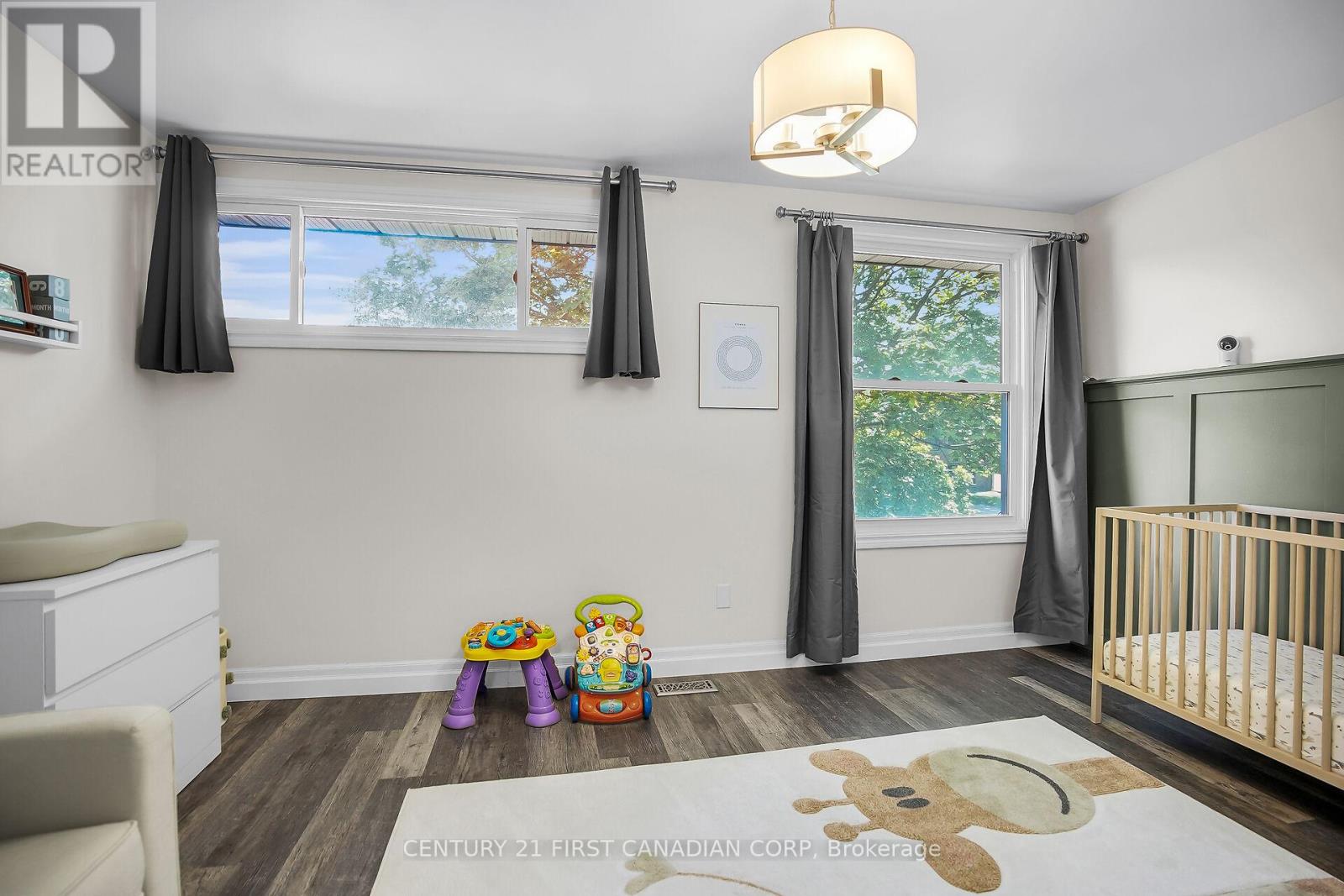 Photo 13 of 57 640 Wonderland Road S, London South ON