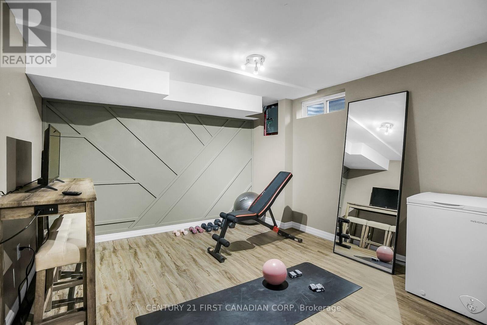 Photo 25 of 57 640 Wonderland Road S, London South ON