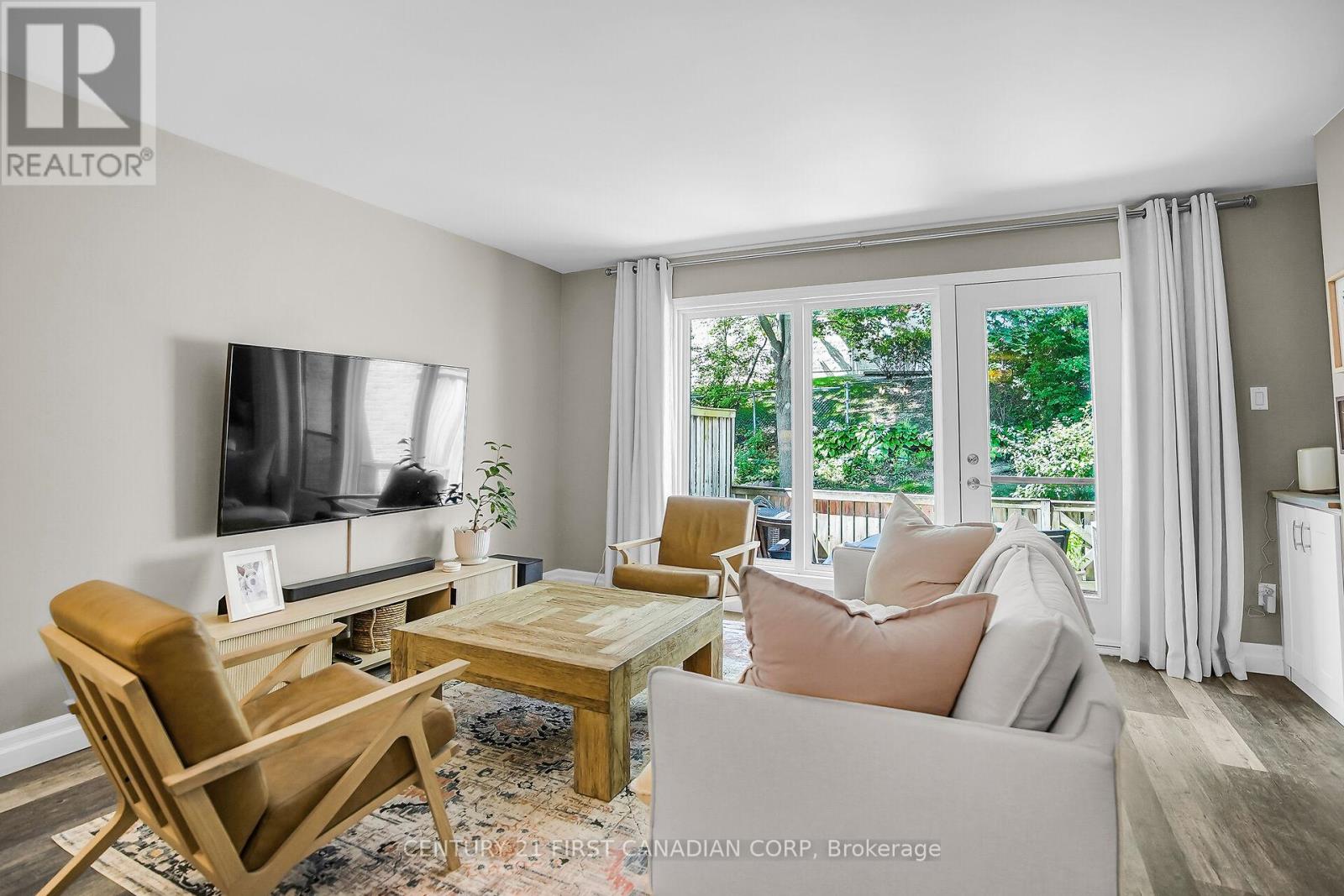 Photo 8 of 57 640 Wonderland Road S, London South ON