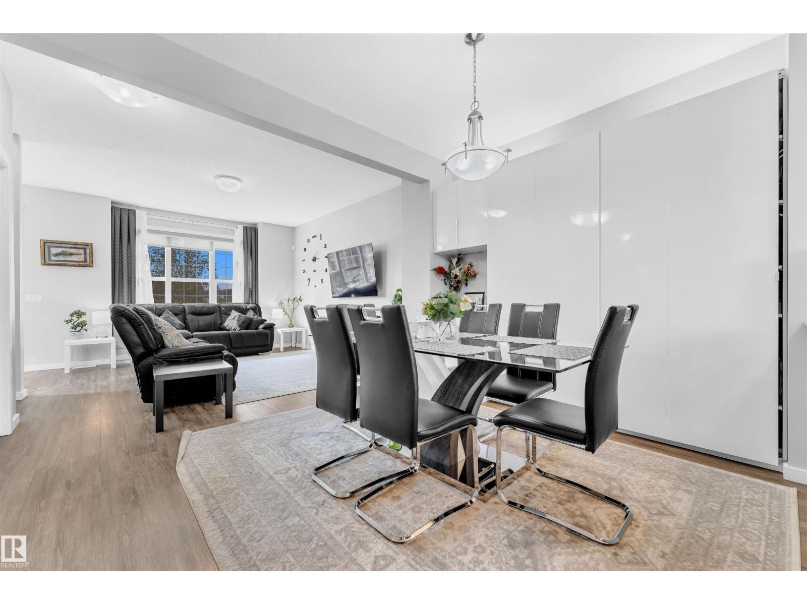 Photo 10 of 2637 Maple Wy Nw, Edmonton AB