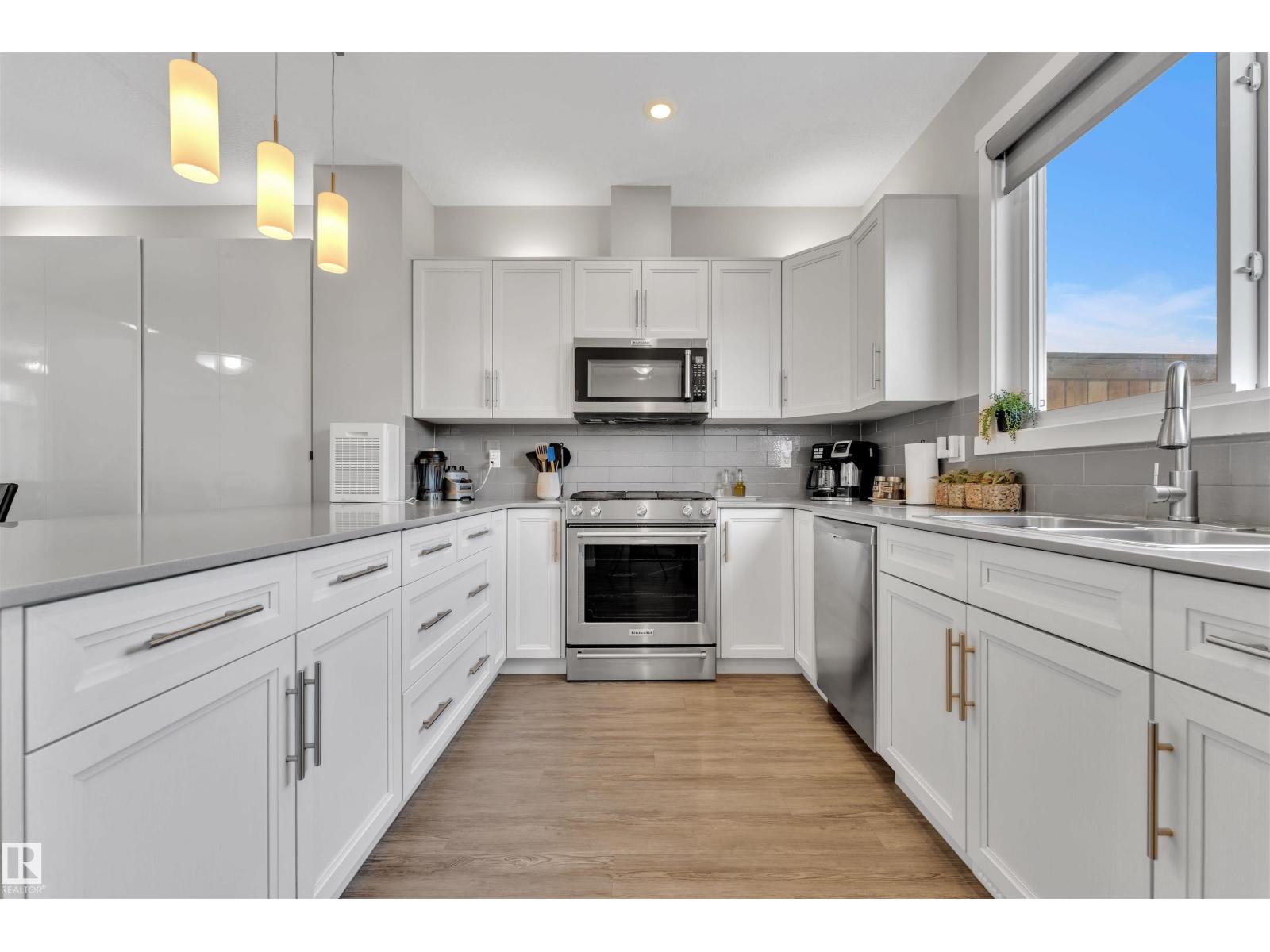 Photo 12 of 2637 Maple Wy Nw, Edmonton AB