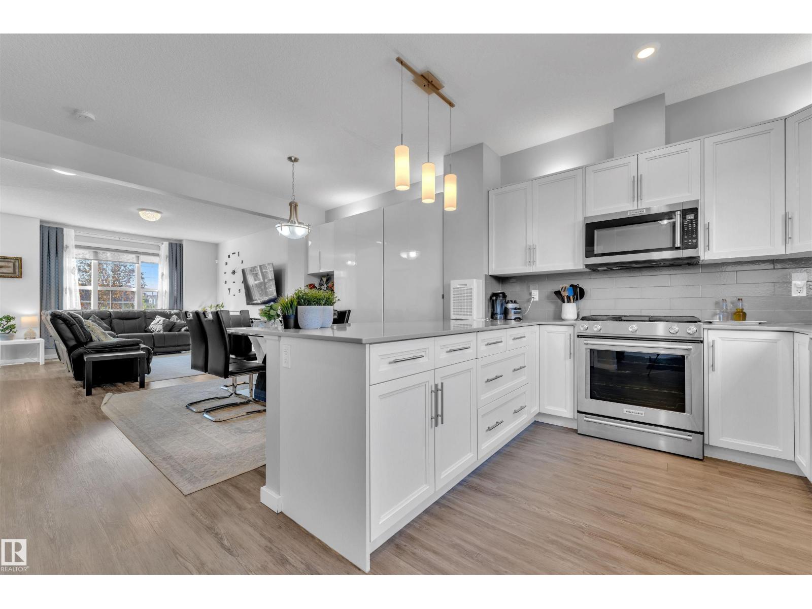 Photo 13 of 2637 Maple Wy Nw, Edmonton AB