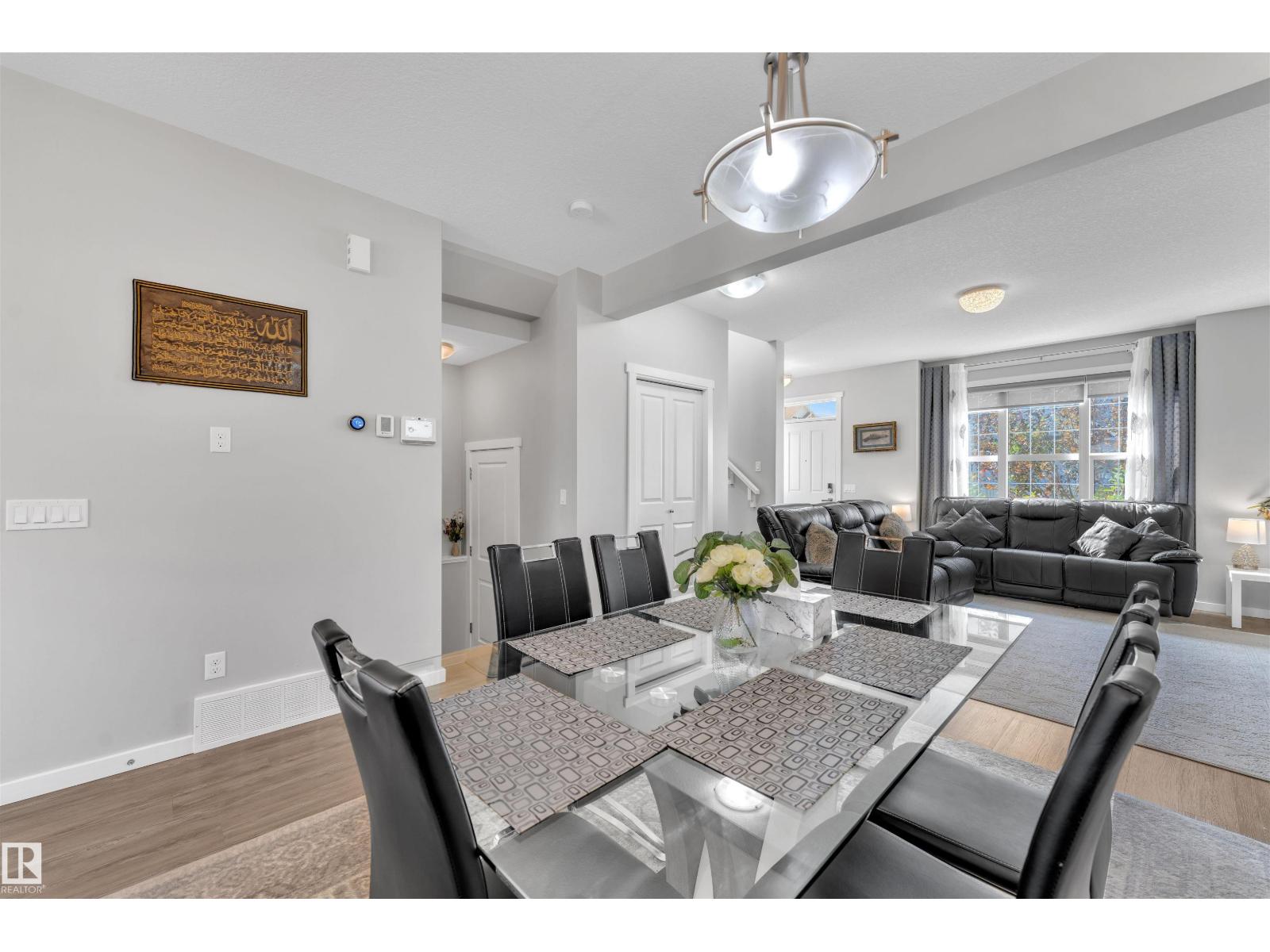 Photo 15 of 2637 Maple Wy Nw, Edmonton AB