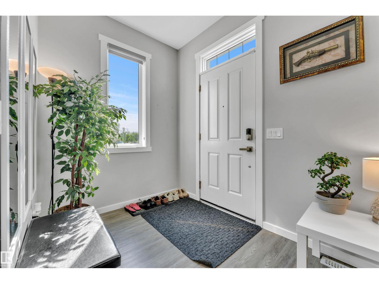 Photo 5 of 2637 Maple Wy Nw, Edmonton AB