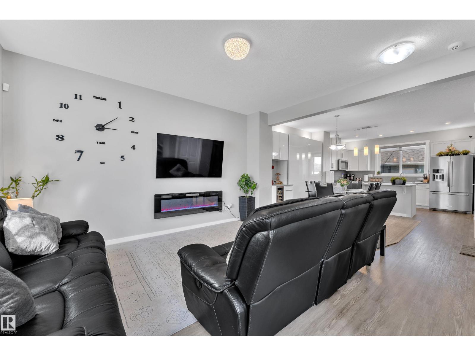 Photo 6 of 2637 Maple Wy Nw, Edmonton AB