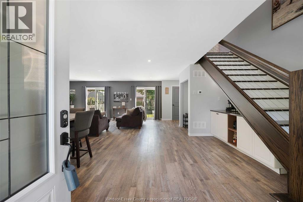 Photo 32 of 112 Washington, Harrow ON