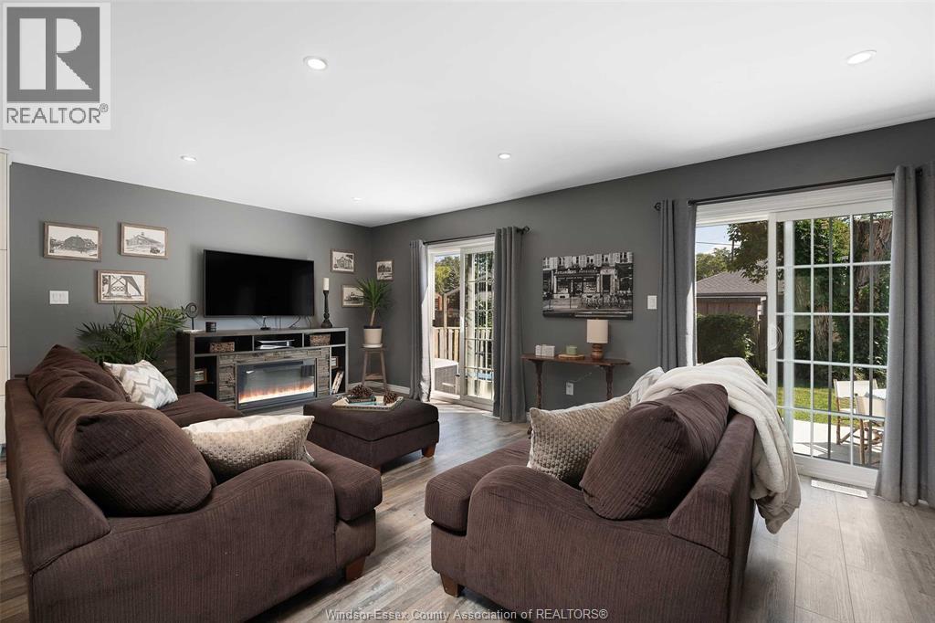 Photo 34 of 112 Washington, Harrow ON