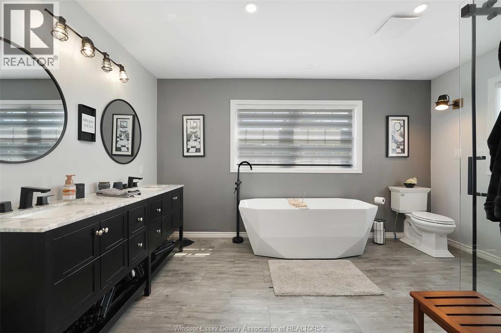 Photo 4 of 112 Washington, Harrow ON