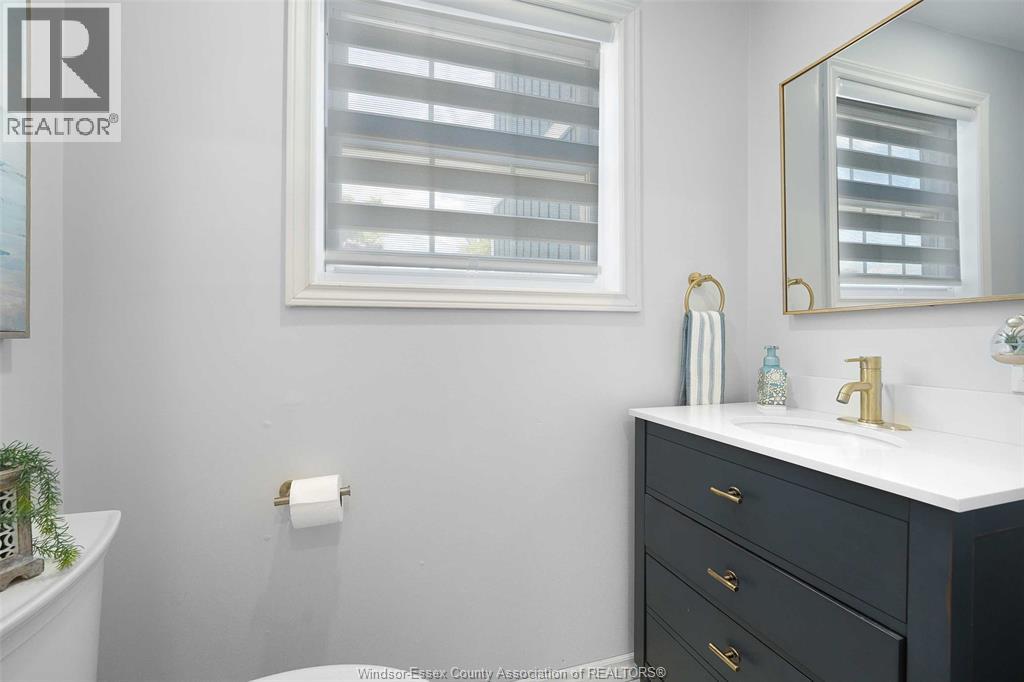 Photo 16 of 112 Washington, Harrow ON
