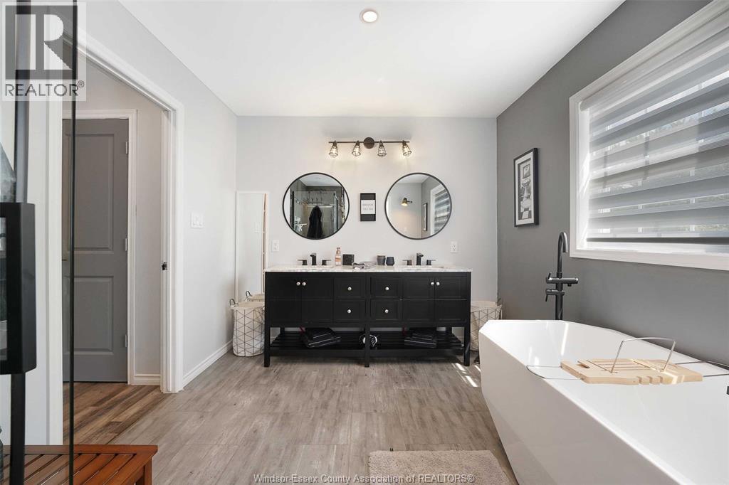 Photo 3 of 112 Washington, Harrow ON