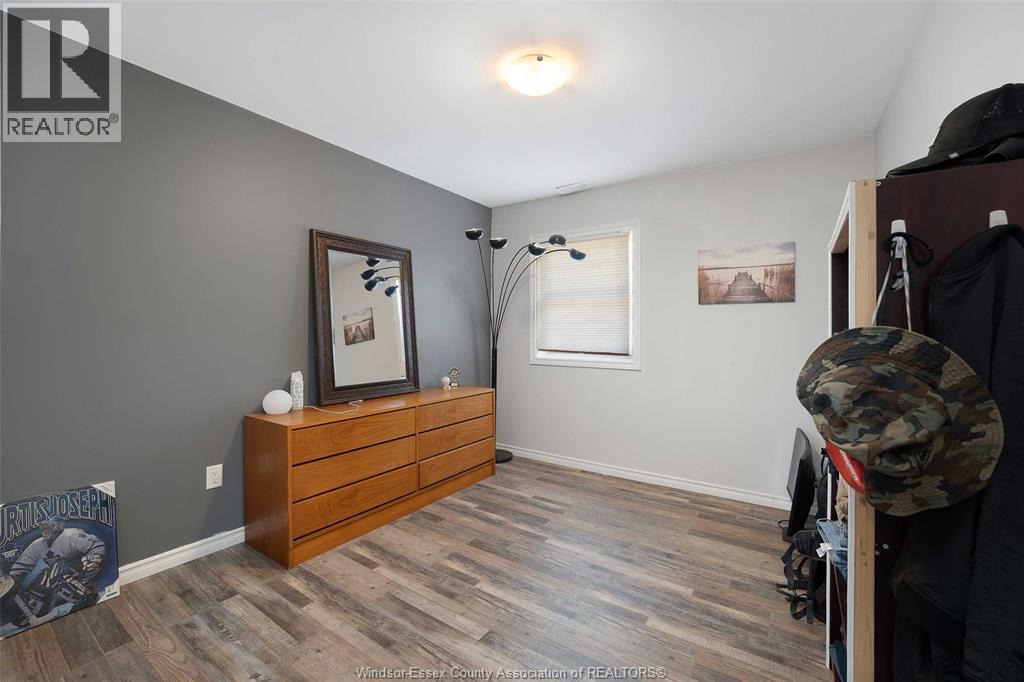 Photo 5 of 112 Washington, Harrow ON