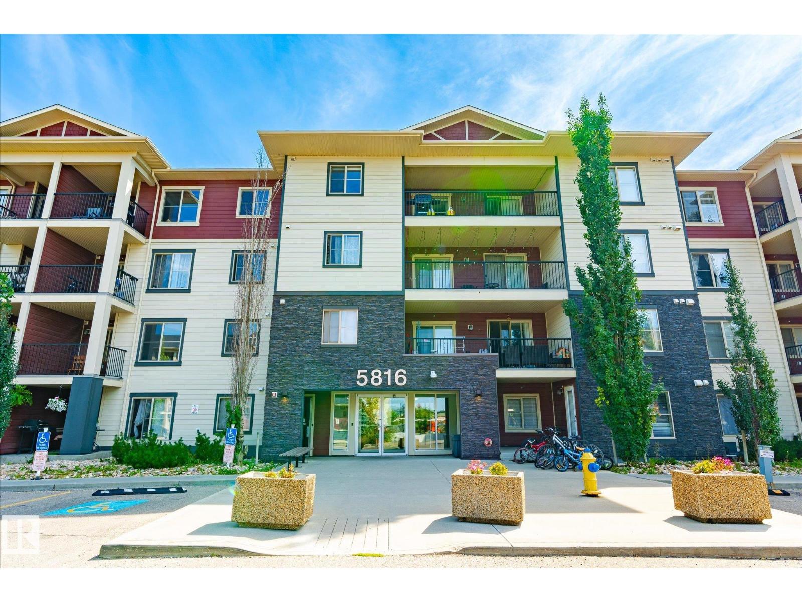 Photo 17 of 120 5816 Mullen Pl Nw, Edmonton AB