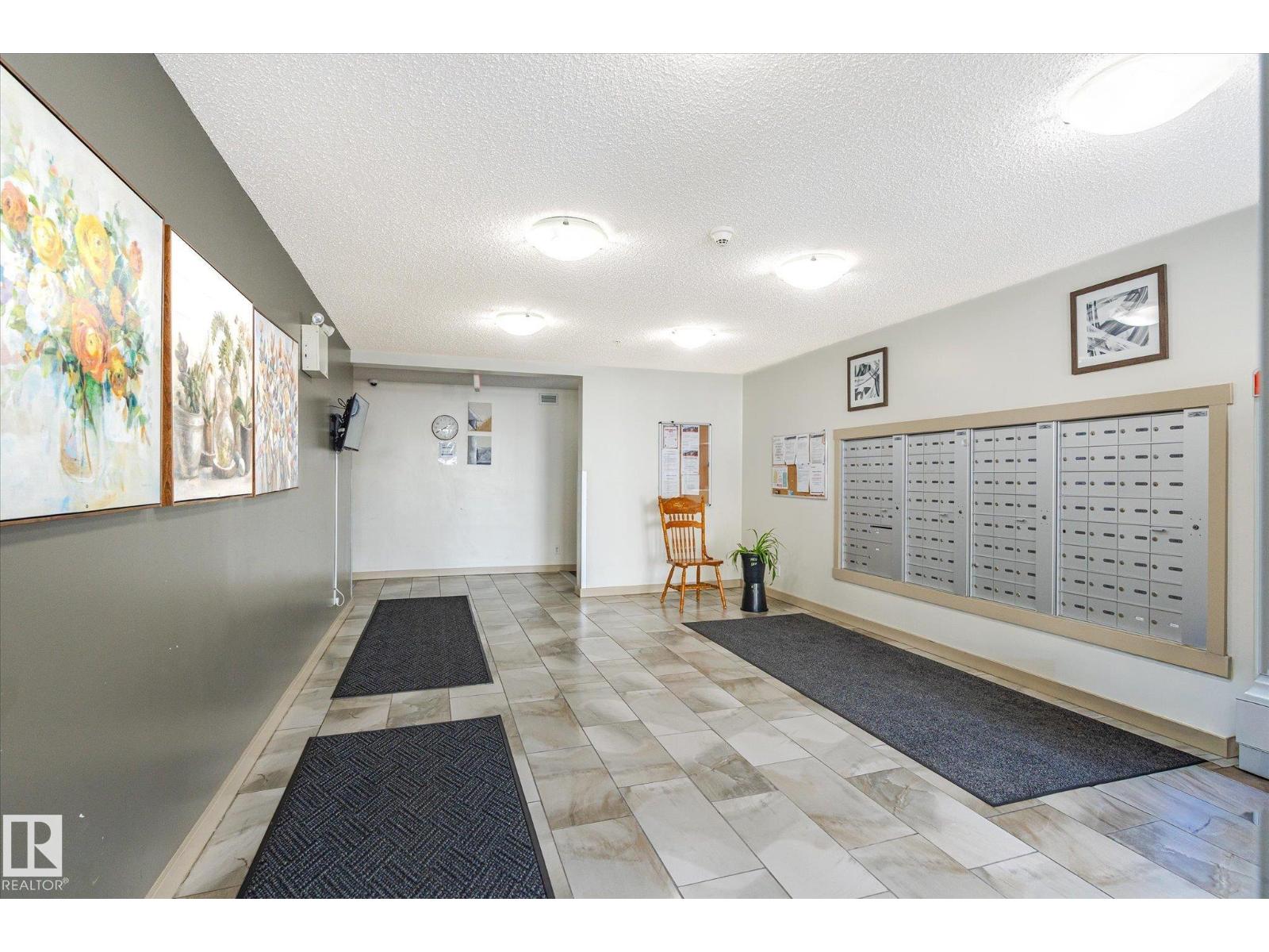 Photo 12 of 120 5816 Mullen Pl Nw, Edmonton AB