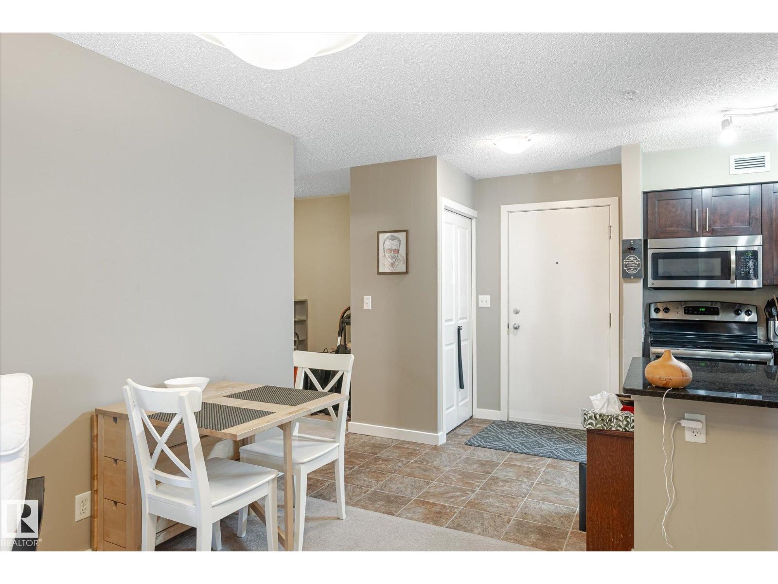 Photo 15 of 120 5816 Mullen Pl Nw, Edmonton AB