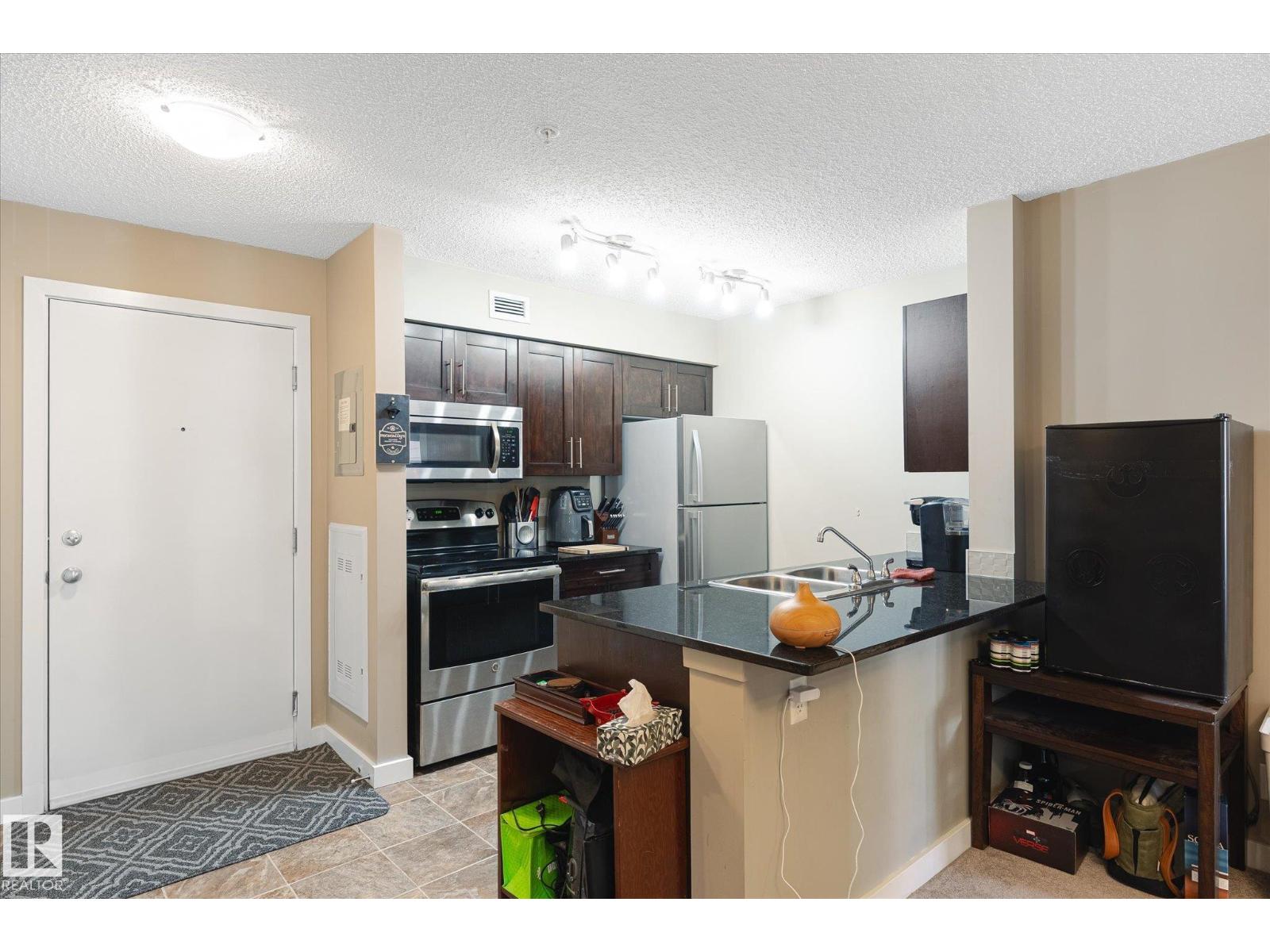 Photo 9 of 120 5816 Mullen Pl Nw, Edmonton AB