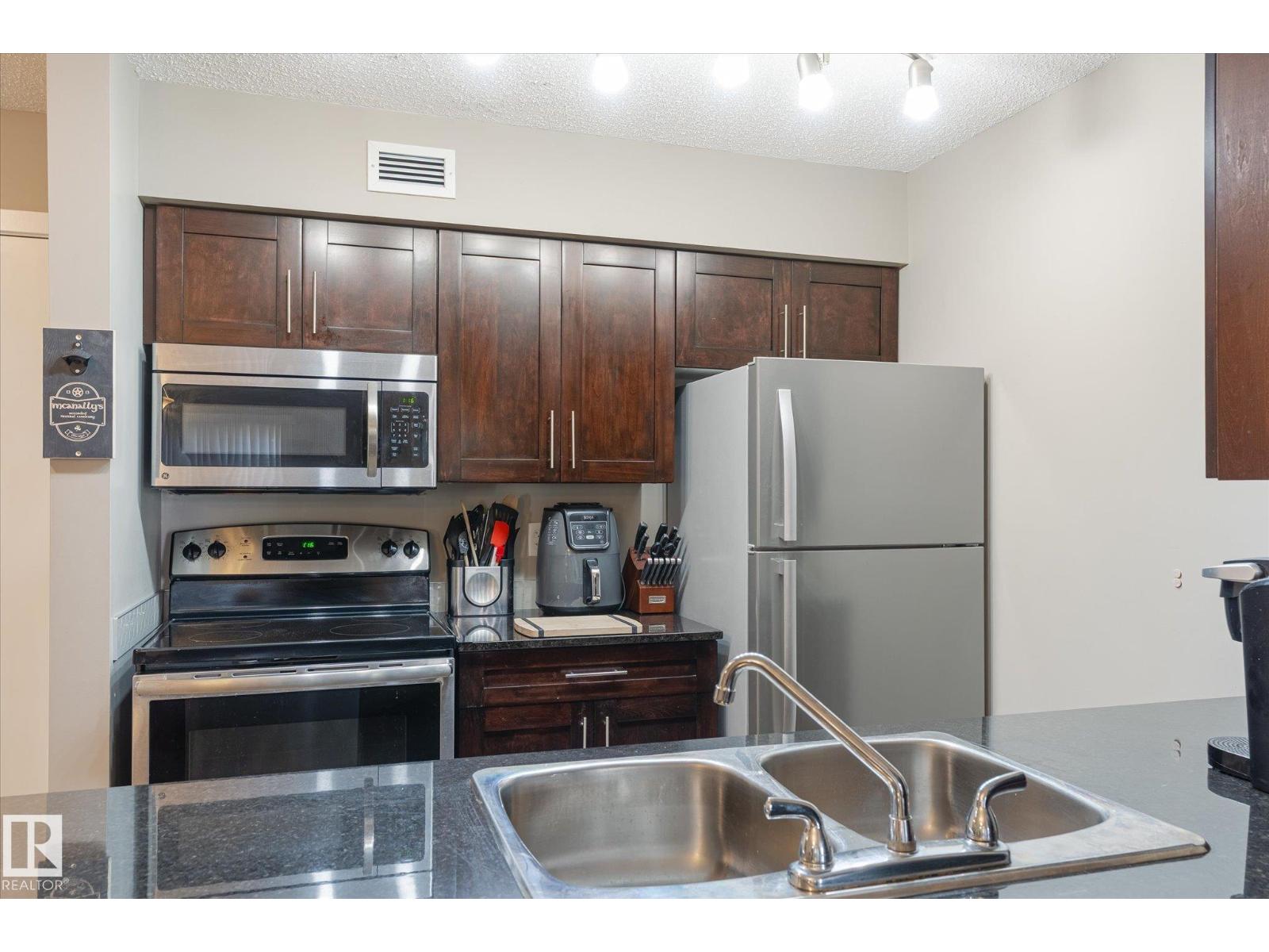 Photo 37 of 120 5816 Mullen Pl Nw, Edmonton AB
