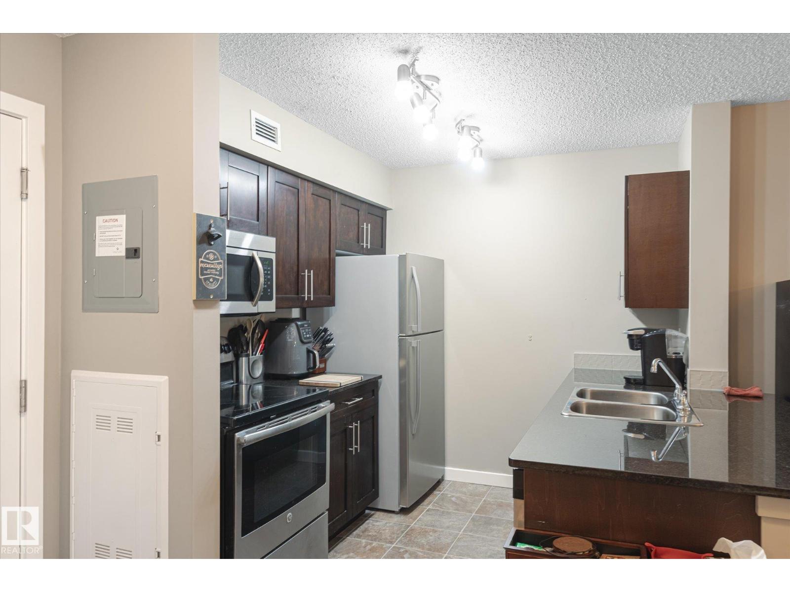 Photo 14 of 120 5816 Mullen Pl Nw, Edmonton AB