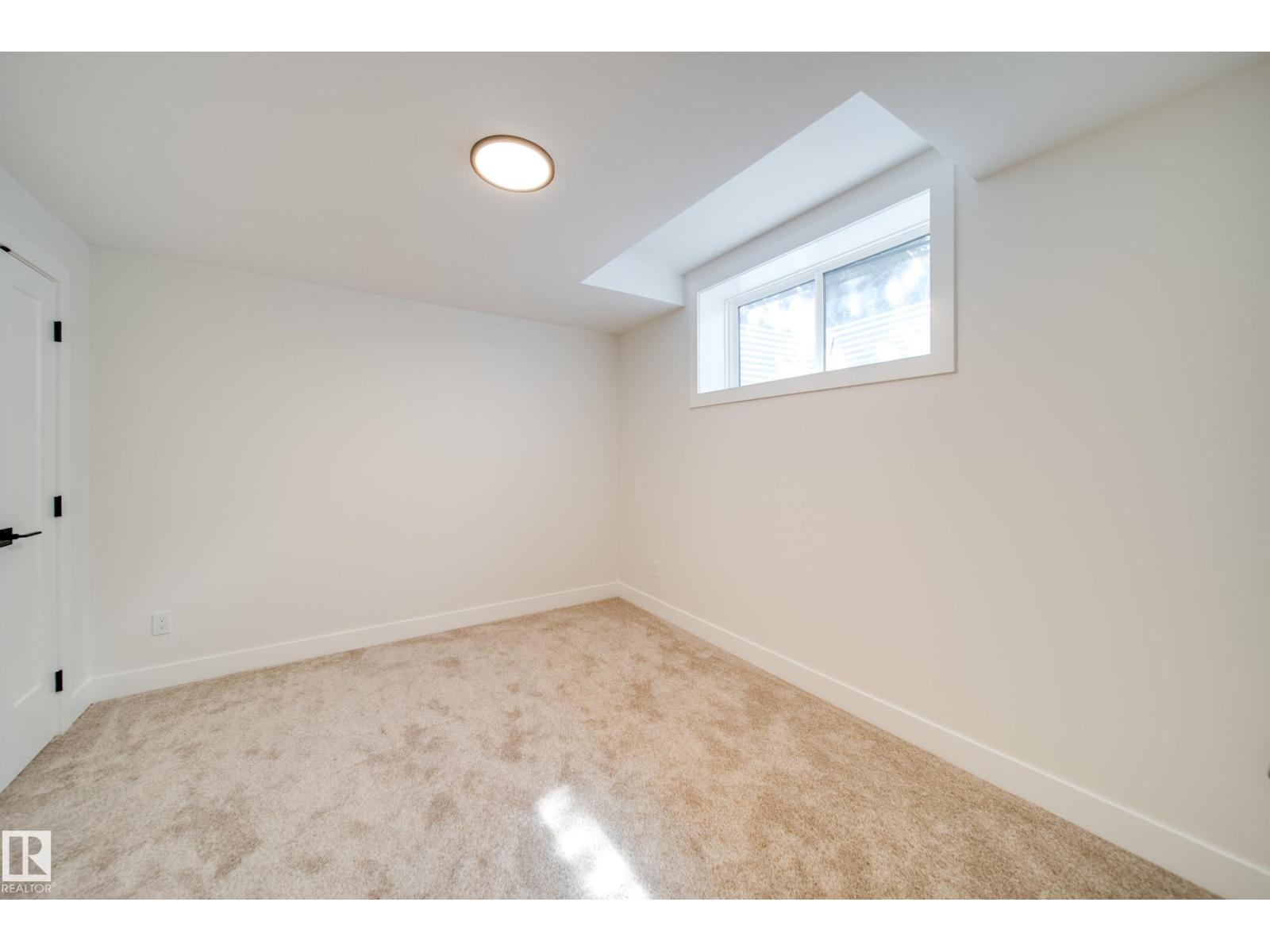 Photo 6 of 7146 119 St Nw, Edmonton AB