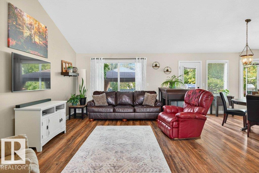 Photo 16 of 3812 42 St Nw, Edmonton AB