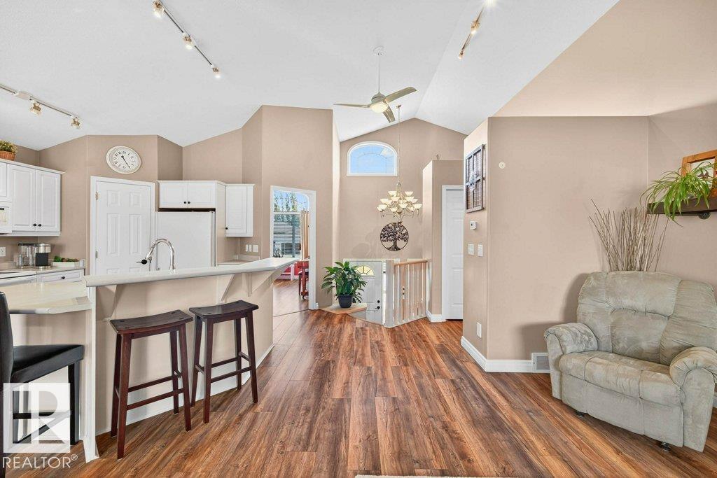 Photo 21 of 3812 42 St Nw, Edmonton AB