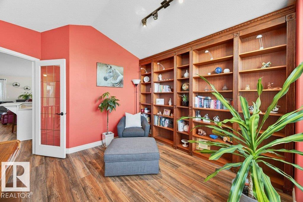 Photo 1 of 3812 42 St Nw, Edmonton AB