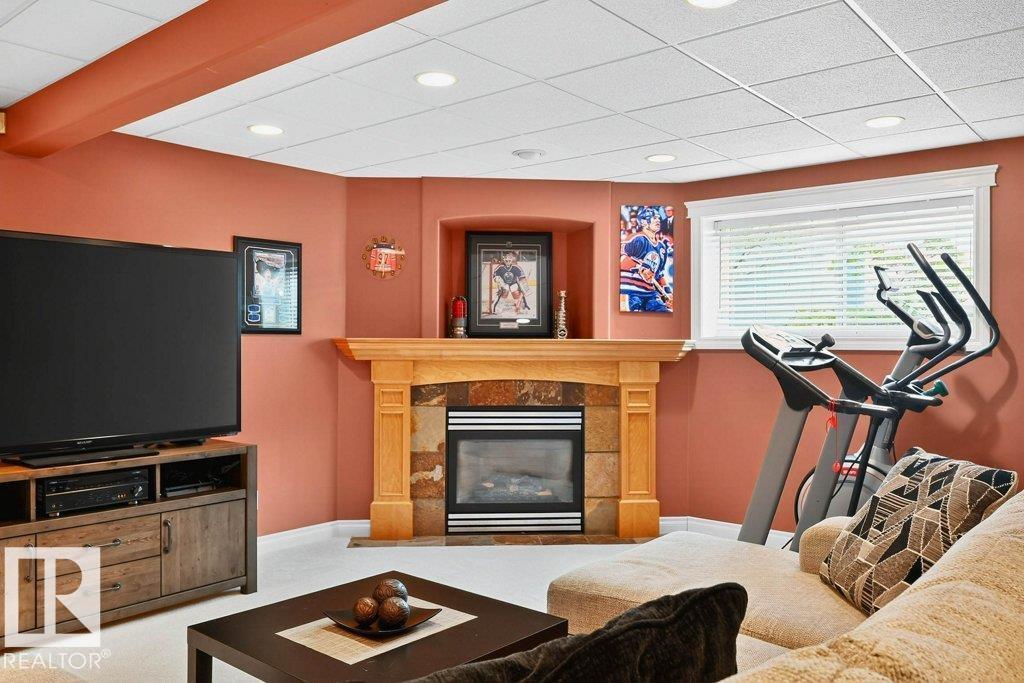 Photo 12 of 3812 42 St Nw, Edmonton AB