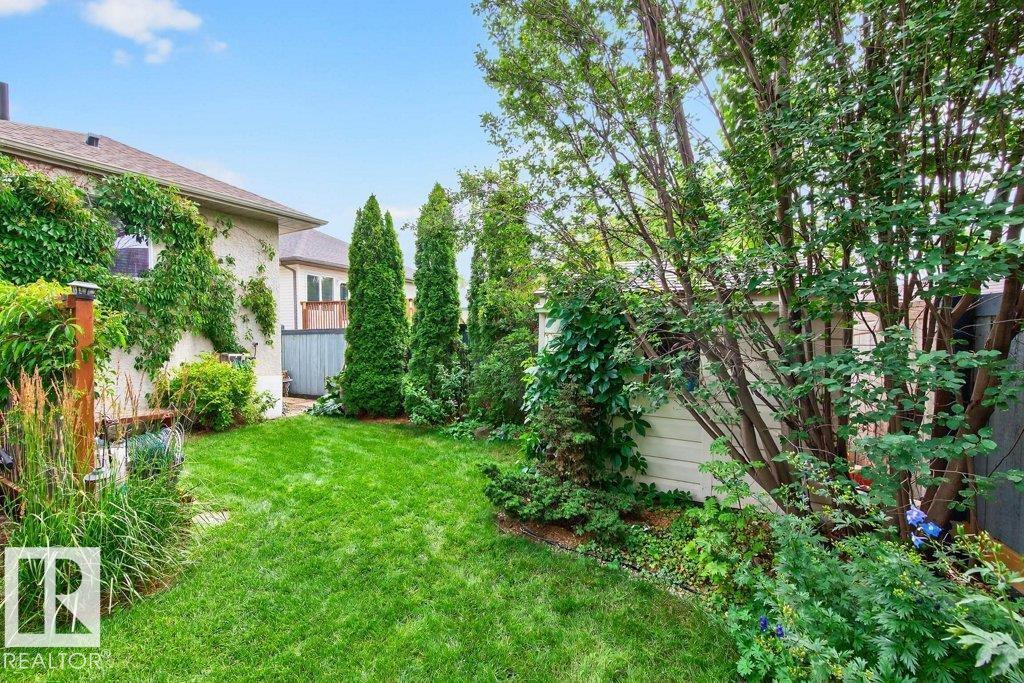 Photo 23 of 3812 42 St Nw, Edmonton AB
