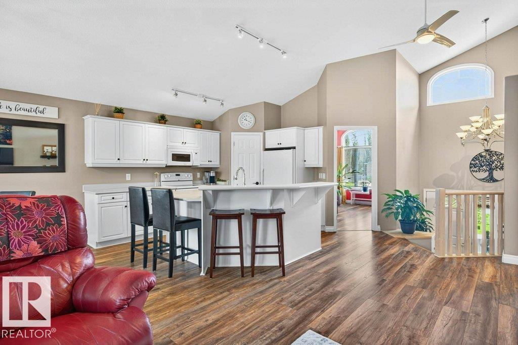 Photo 3 of 3812 42 St Nw, Edmonton AB