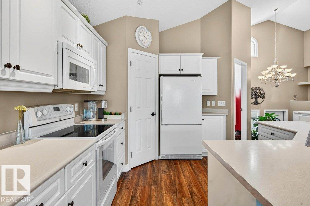 Photo 13 of 3812 42 St Nw, Edmonton AB