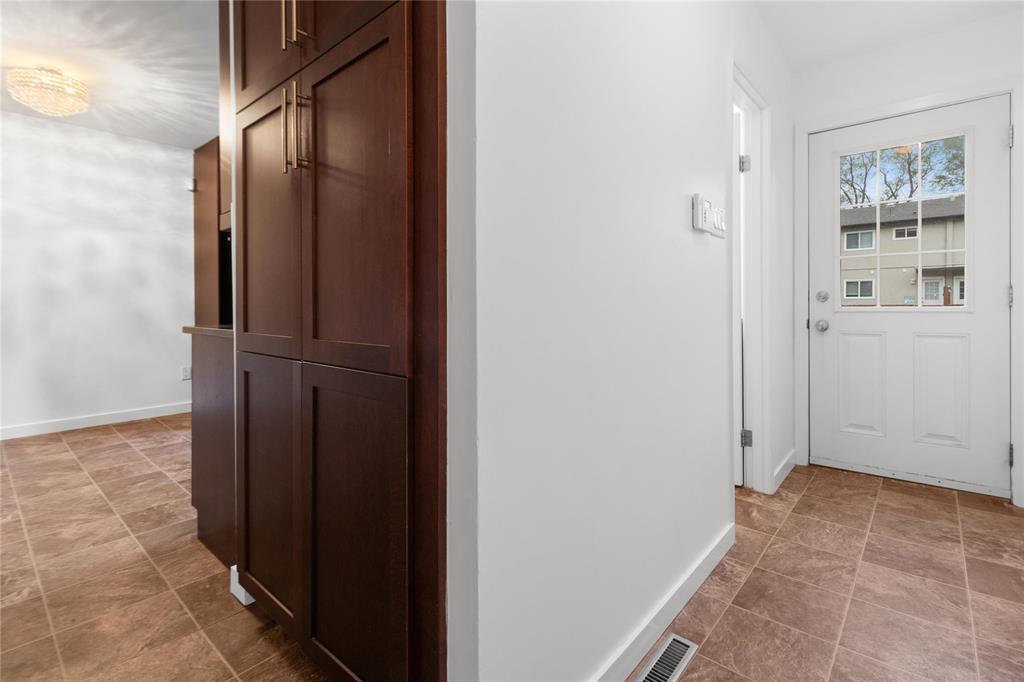 Photo 12 of 17 1445 Rothesay Street, Winnipeg MB
