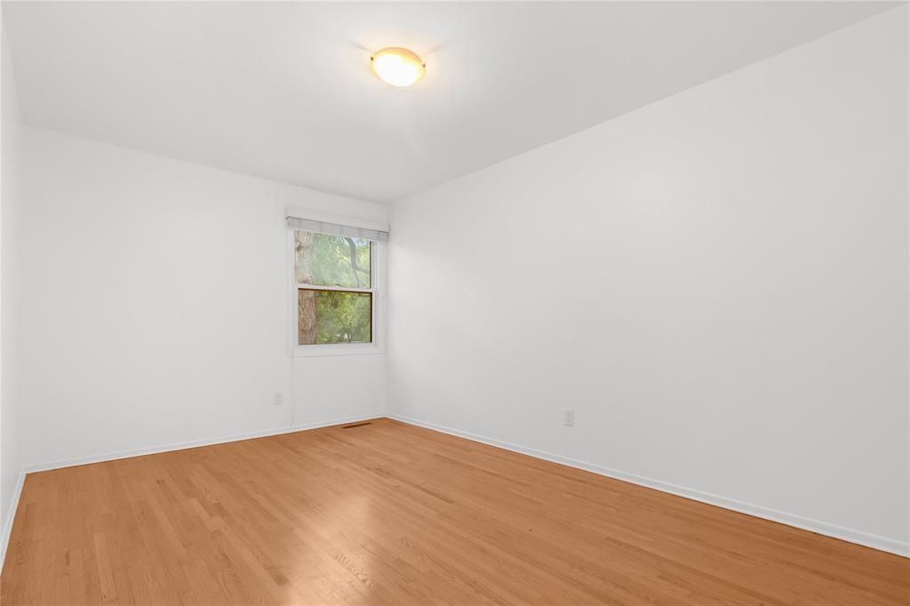 Photo 15 of 17 1445 Rothesay Street, Winnipeg MB