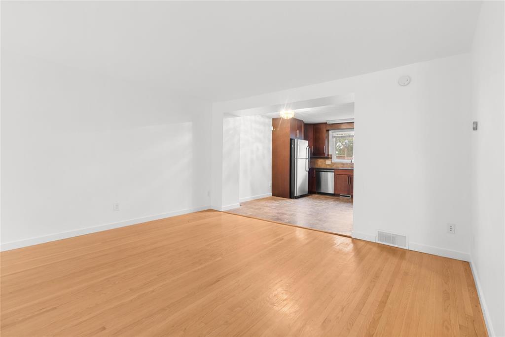 Photo 4 of 17 1445 Rothesay Street, Winnipeg MB