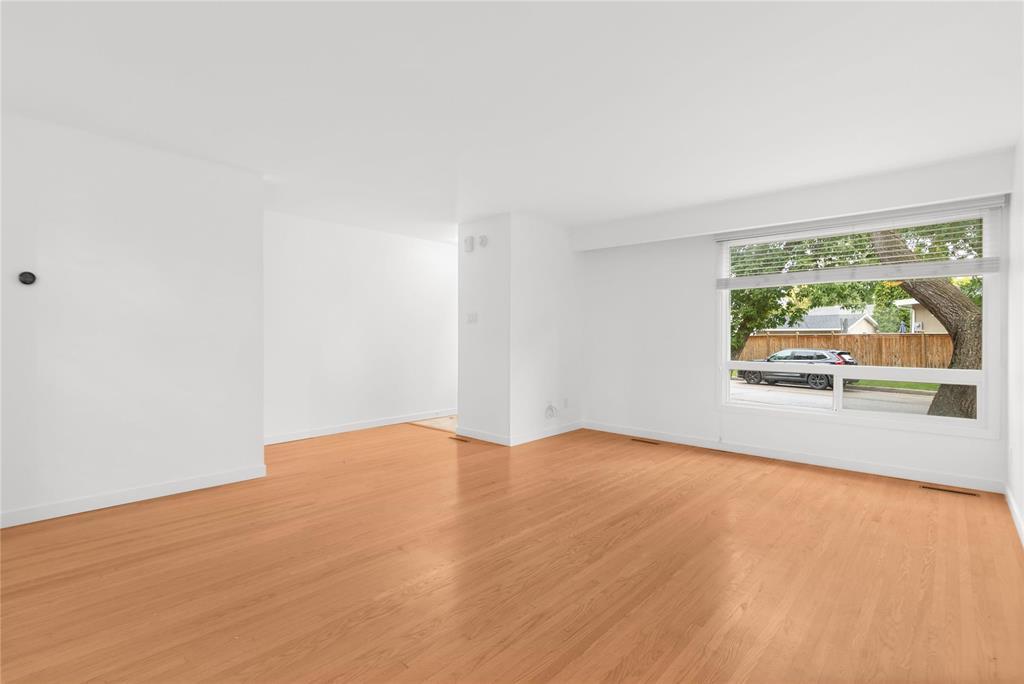 Photo 6 of 17 1445 Rothesay Street, Winnipeg MB