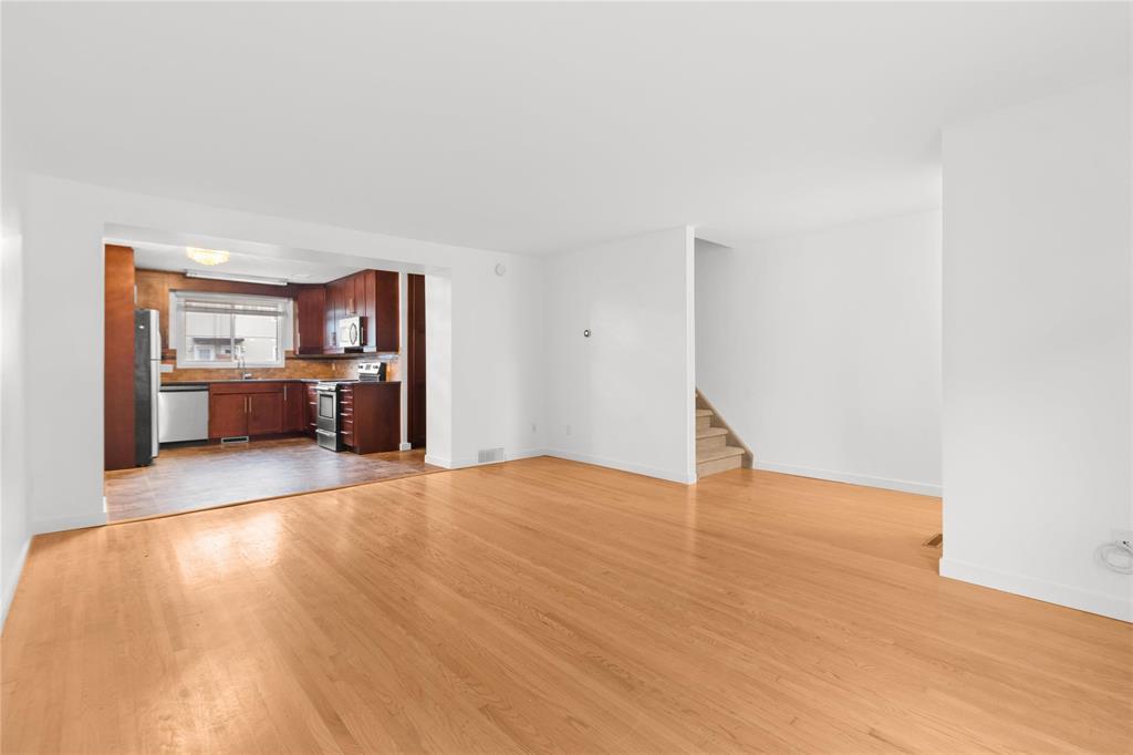 Photo 7 of 17 1445 Rothesay Street, Winnipeg MB