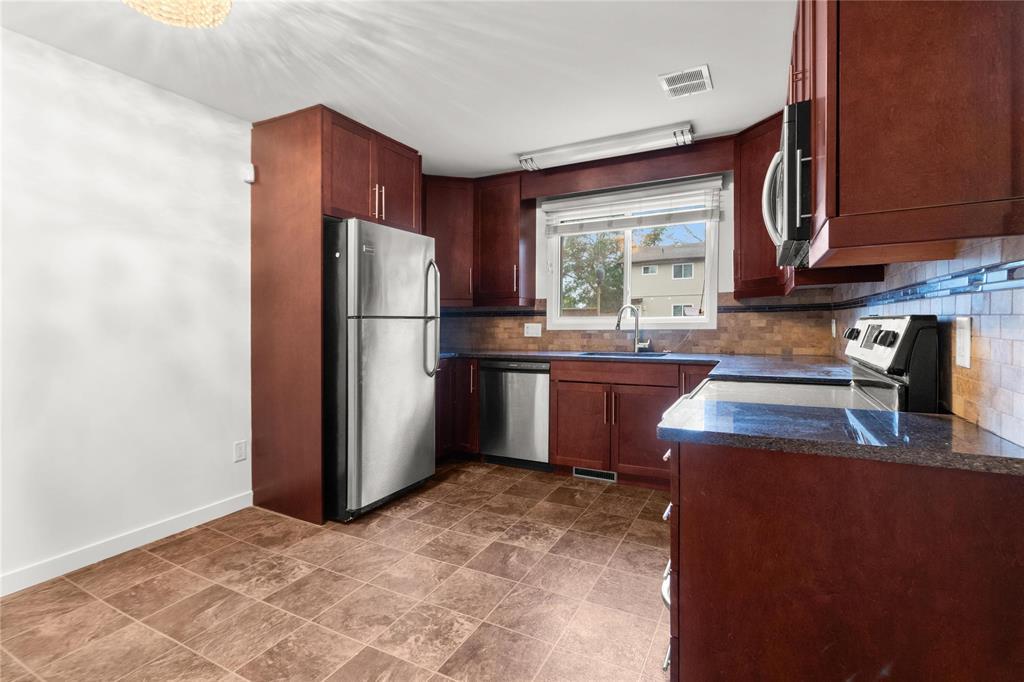 Photo 9 of 17 1445 Rothesay Street, Winnipeg MB