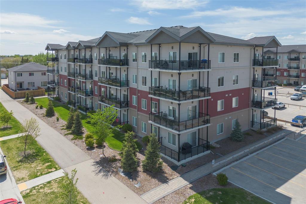 Photo 4 of 106 50 Philip Lee Drive, Winnipeg MB