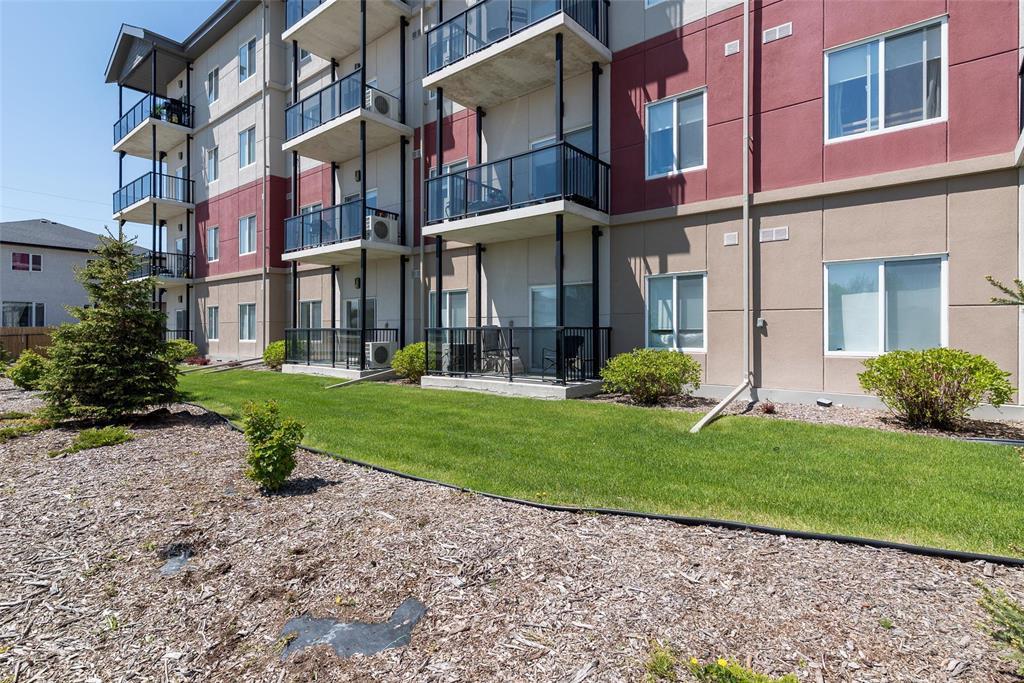 Photo 11 of 106 50 Philip Lee Drive, Winnipeg MB