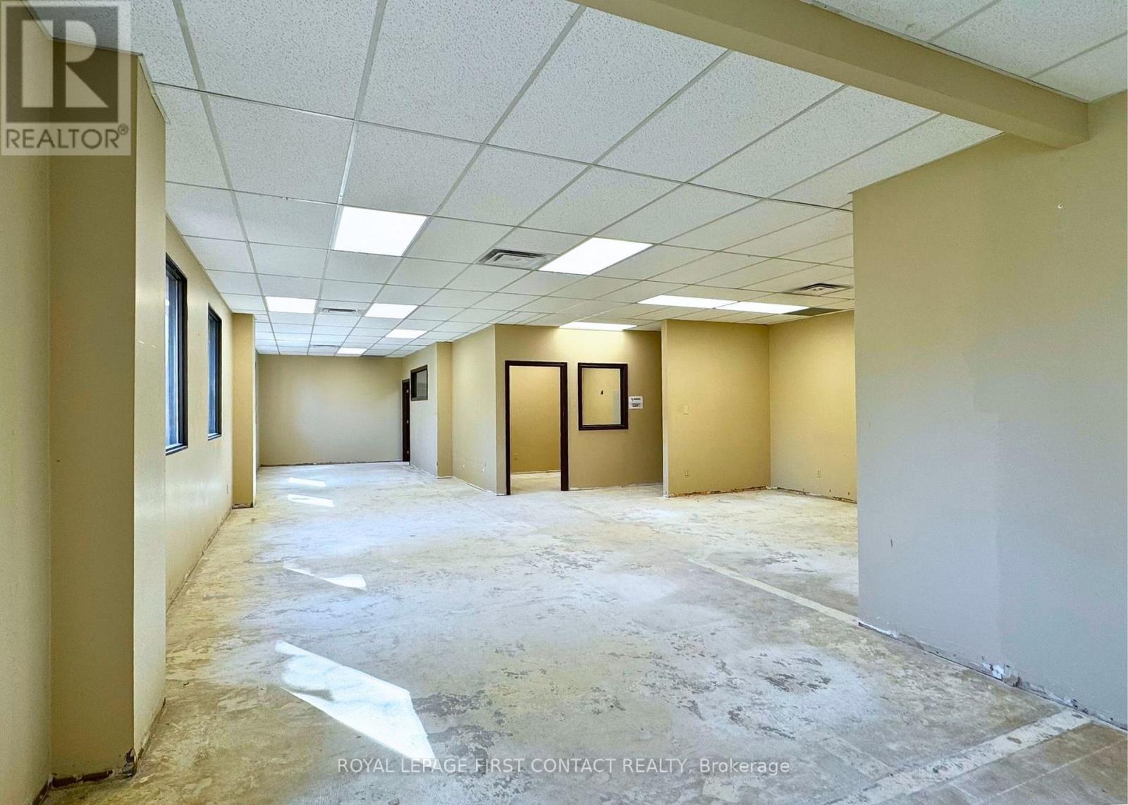 Photo 2 of 201 203 11 Ferris Lane, Barrie ON