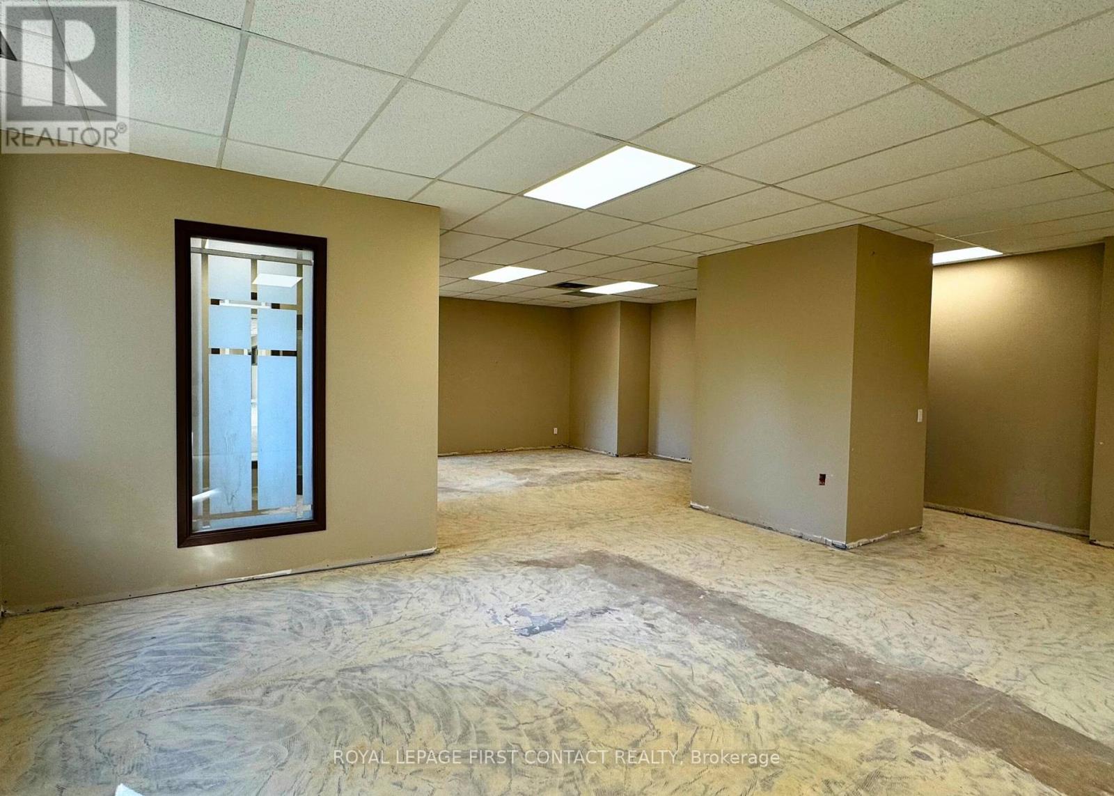 Photo 10 of 201 203 11 Ferris Lane, Barrie ON