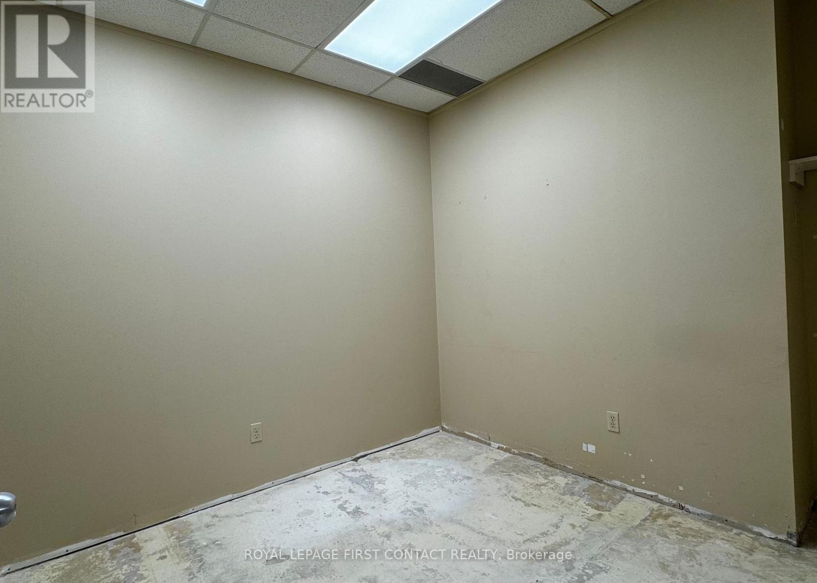 Photo 4 of 201 203 11 Ferris Lane, Barrie ON