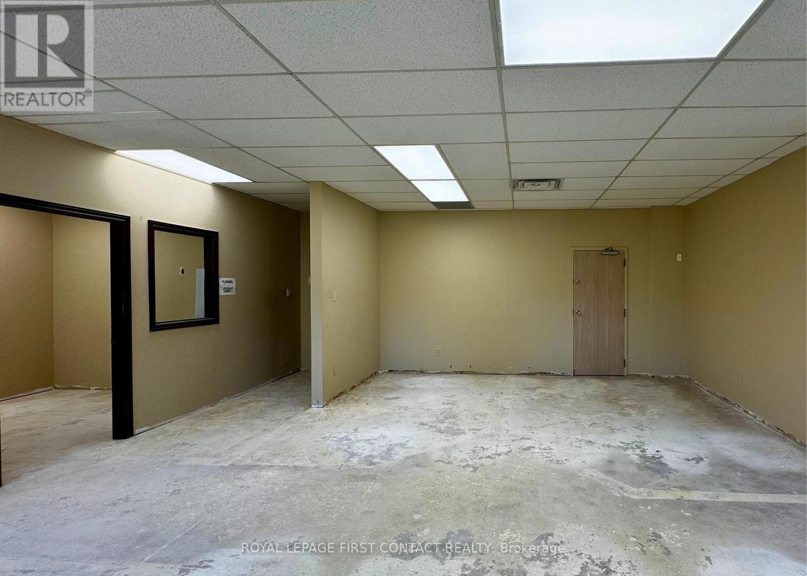 Photo 8 of 201 203 11 Ferris Lane, Barrie ON
