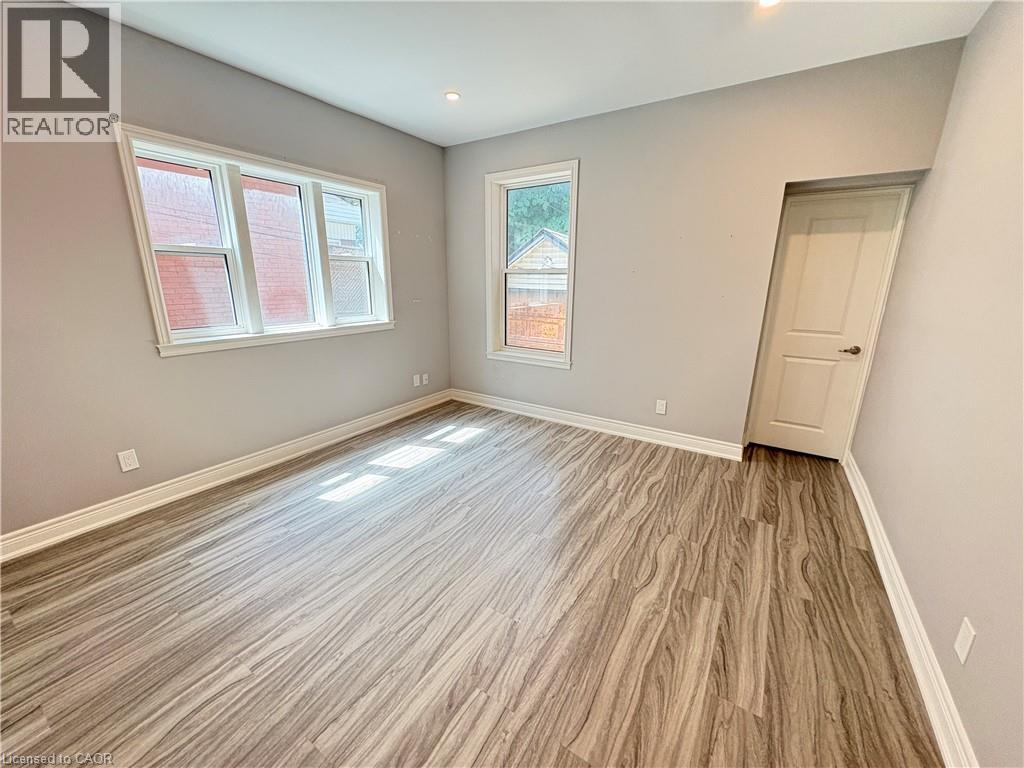 Photo 19 of 200 Holton Avenue S Unit 1, Hamilton ON