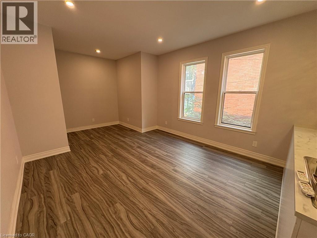 Photo 11 of 200 Holton Avenue S Unit 1, Hamilton ON