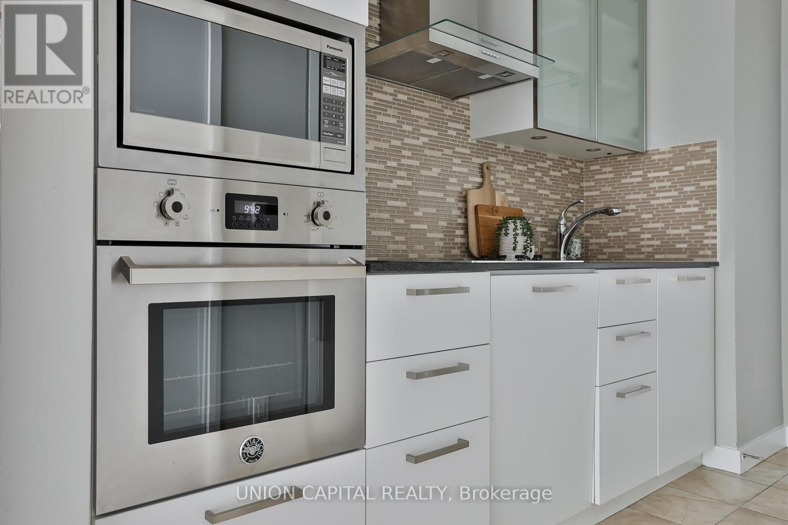 Photo 15 of 3902 14 York Street, Toronto ON