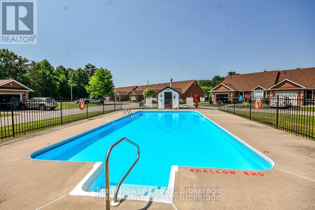 Photo 10 of 20 90 Burke Street, Penetanguishene ON