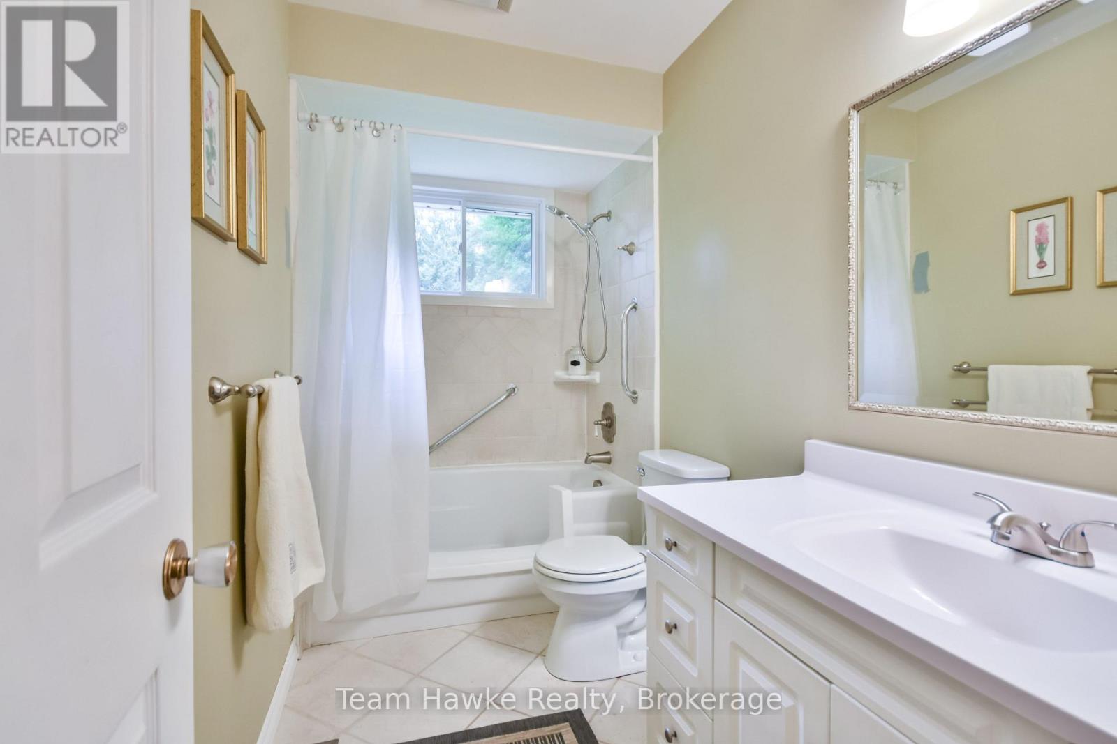 Photo 9 of 1262 Everton Road, Midland ON