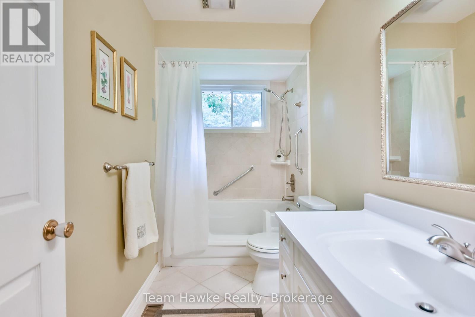 Photo 33 of 1262 Everton Road, Midland ON