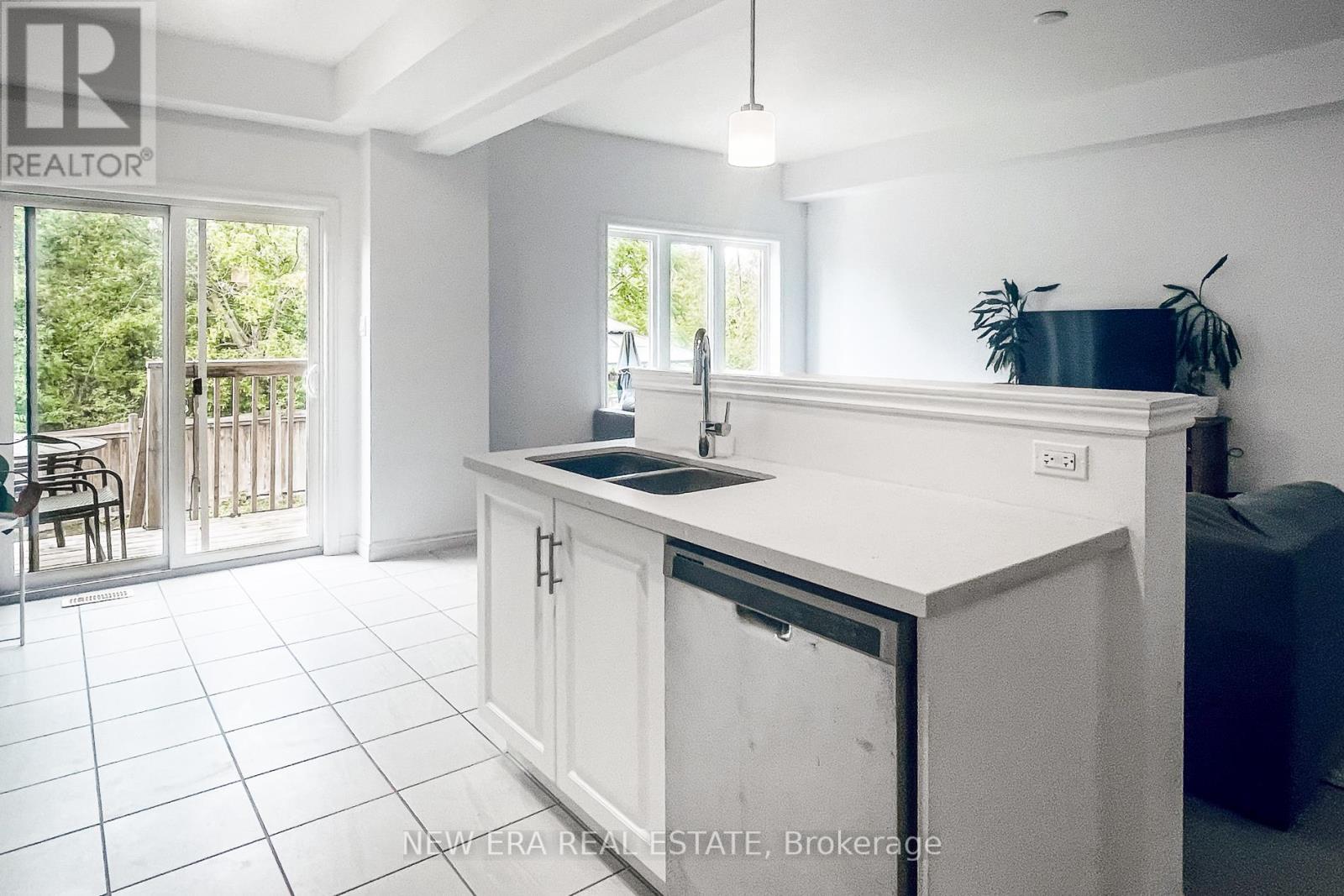 Photo 20 of 63 Dennis Drive, West Lincoln ON