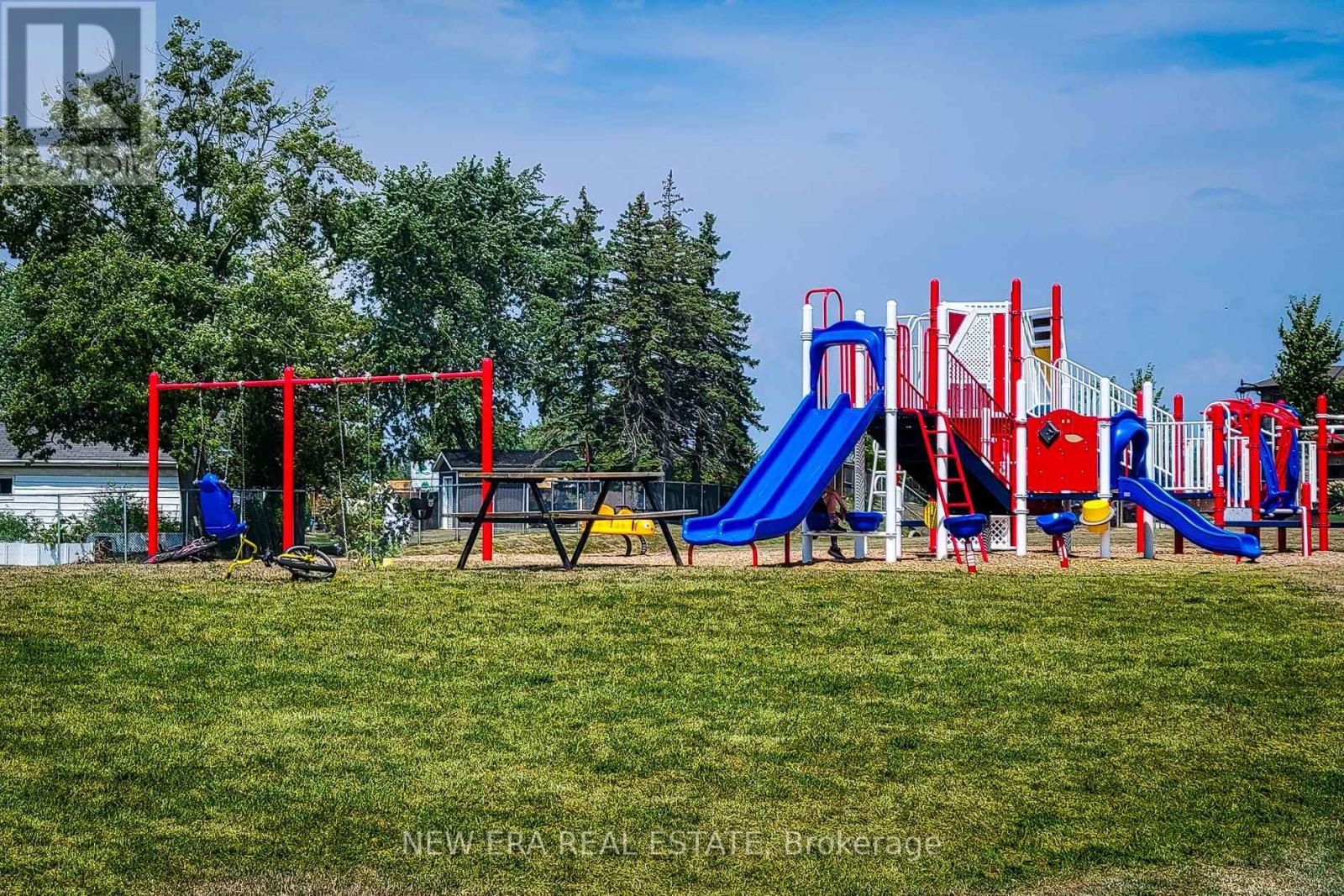 Photo 10 of 63 Dennis Drive, West Lincoln ON