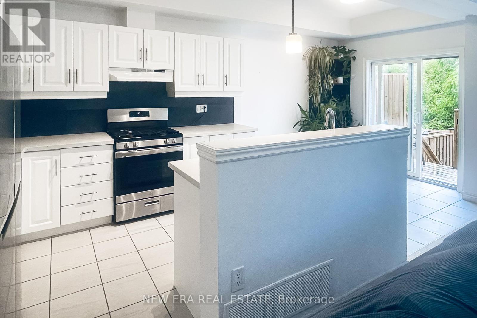 Photo 15 of 63 Dennis Drive, West Lincoln ON
